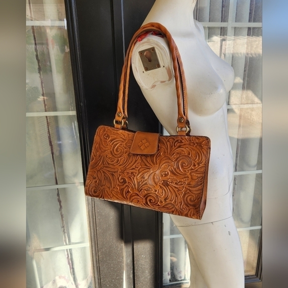 Patricia Nash Rienzo Leather Shoulder Bag. Model: Rienzo. Group: Burnished - Picture 2 of 9